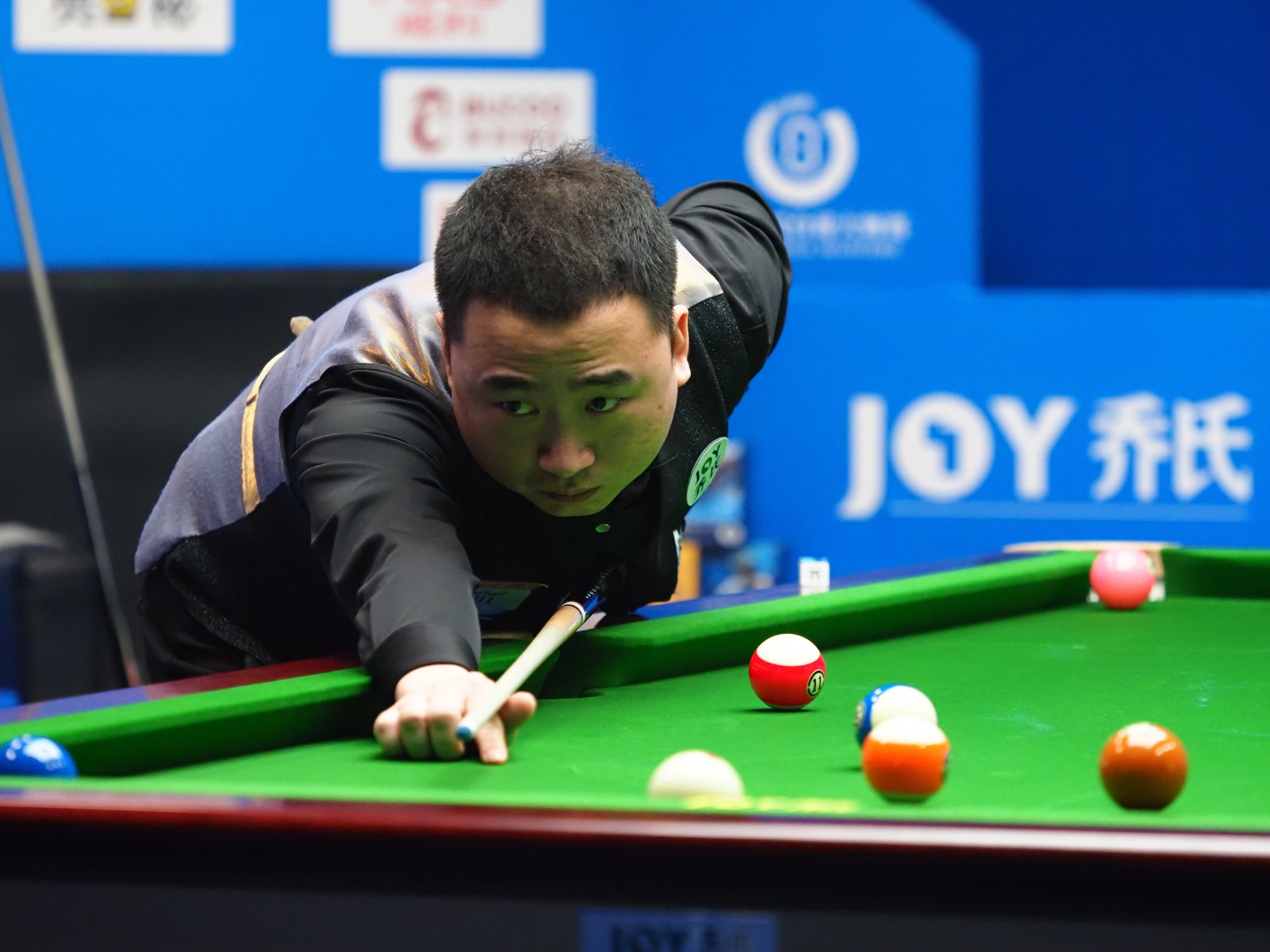 赛的人员 赛的人员